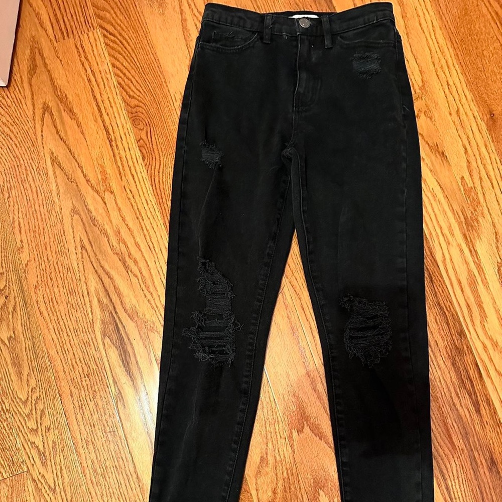 OPEN TO TRADES/OFFERS Trendy black ripped mom jeans in perfect condition